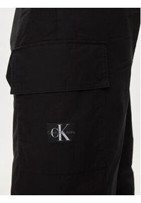 Calvin Klein Jeans Joggery Utility J30J325616 Czarny Regular Fit. Kolor: czarny. Materiał: bawełna