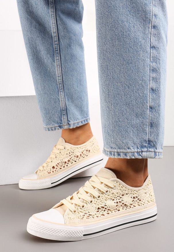 Renee - Beżowe Trampki z Krótką Ażurową Cholewką Paerina. Okazja: na co dzień. Kolor: beżowy. Materiał: materiał, len, jeans. Szerokość cholewki: normalna. Wzór: ażurowy. Obcas: na płaskiej podeszwie. Styl: klasyczny, elegancki, boho, casual