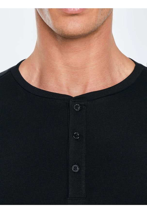 Big-Star - Bluzka męska z prążkowanej dzianiny czarna Icarus 906. Kolor: czarny. Materiał: prążkowany, dzianina. Długość rękawa: długi rękaw. Długość: długie. Wzór: aplikacja