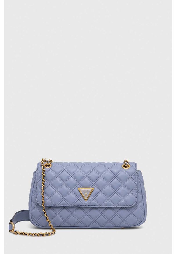 Guess torebka kolor fioletowy. Kolor: fioletowy. Materiał: pikowane. Rodzaj torebki: na ramię