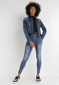 Born2be - Niebieska Kurtka Jeansowa Eveis. Kolor: niebieski. Materiał: jeans. Długość rękawa: długi rękaw. Długość: krótkie #3