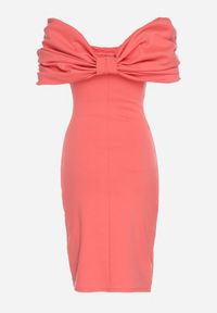 Born2be - Pomarańczowa Taliowana Sukienka Dopasowana z Odsłoniętymi Ramionami i Drapowaniem Palamiria. Okazja: na randkę, na imprezę. Kolor: pomarańczowy #4