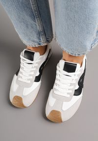 Born2be - Białe Sneakersy Ozdobione Geometrycznym Motywem Ardetia. Okazja: na co dzień. Kolor: biały. Materiał: jeans. Wzór: aplikacja, geometria #4