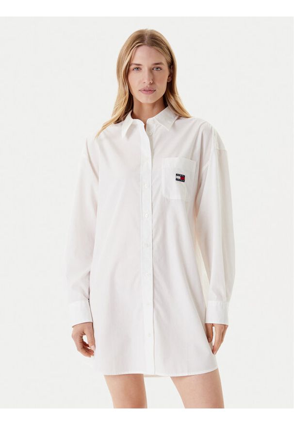 Tommy Jeans Sukienka koszulowa DW0DW21122 Biały Relaxed Fit. Kolor: biały. Materiał: bawełna. Typ sukienki: koszulowe