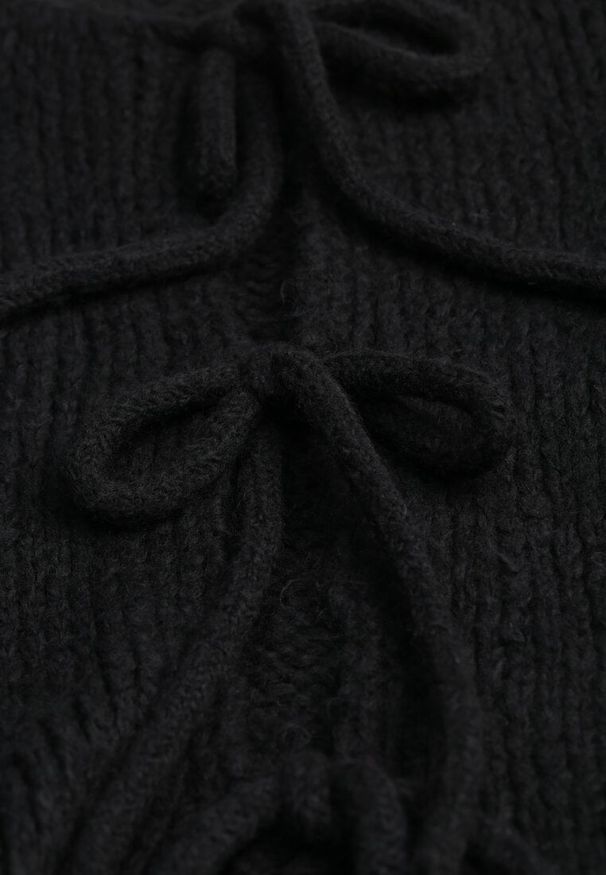 Renee - Czarny Kardigan z Wełną o Kroju Oversize z Wiązanymi Kokardami Elearina. Okazja: na co dzień. Typ kołnierza: kokarda. Kolor: czarny. Materiał: wełna. Styl: casual, street, elegancki