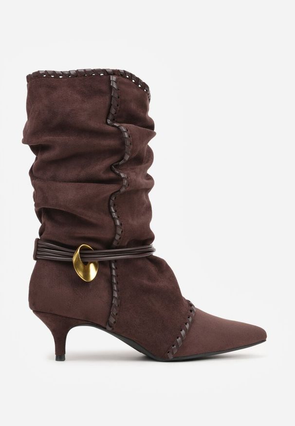 Born2be - Brązowe Marszczone Botki na Obcasie Typu Kaczuszka ze Sznurkiem i Ozdobą Avidvire. Okazja: na co dzień. Kolor: brązowy. Materiał: jeans. Wzór: aplikacja. Obcas: na obcasie. Styl: casual, elegancki. Wysokość obcasa: średni