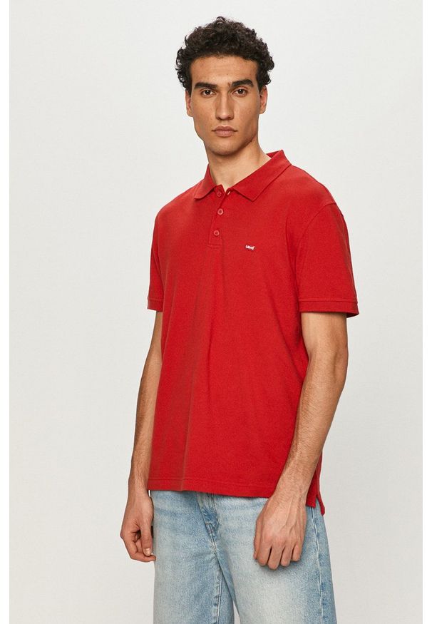 Levi's® - Levi's - Polo. Okazja: na co dzień, na spotkanie biznesowe. Typ kołnierza: polo. Kolor: czerwony. Materiał: dzianina. Długość: krótkie. Wzór: gładki. Styl: biznesowy, casual
