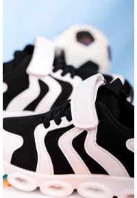 Casu - Białe buty sportowe na rzep casu 204/26m. Zapięcie: rzepy. Kolor: czarny, wielokolorowy, biały
