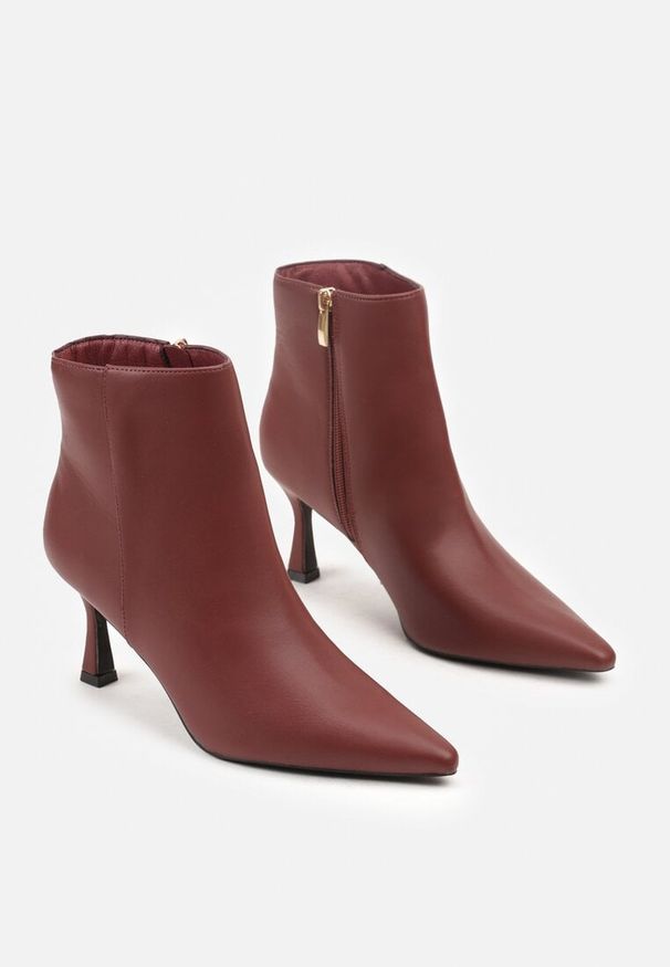 Renee - Bordowe Botki do Kostki Vices na Klepsydrowym Obcasie z Noskiem w Szpic Vidvire. Okazja: na randkę, na co dzień. Kolor: czerwony. Materiał: jeans. Obcas: na obcasie. Styl: casual, elegancki. Wysokość obcasa: średni