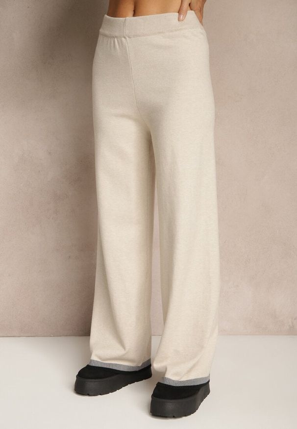 Renee - Jasnobeżowy Komplet Dzianinowy Sweter i Spodnie Wide Leg z Ozdobną Lamówką Ralenia. Kolor: beżowy. Materiał: dzianina. Wzór: aplikacja