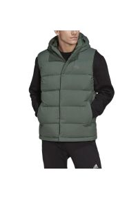 Adidas - Bezrękawnik adidas Helionic Hooded Down Vest HG6274 - zielony. Typ kołnierza: kaptur. Kolor: zielony. Materiał: tkanina, poliester, puch. Długość rękawa: bez rękawów. Wzór: aplikacja, ze splotem. Styl: sportowy