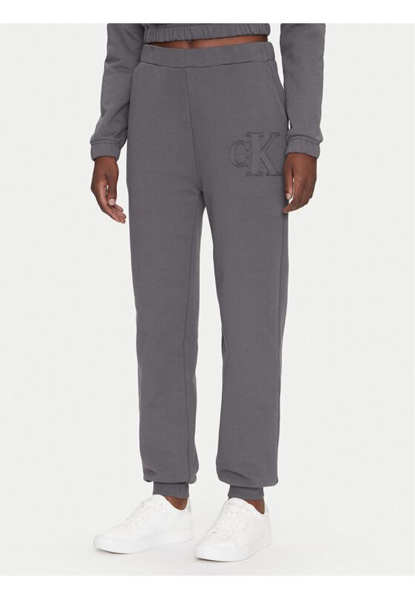Calvin Klein Jeans Spodnie dresowe J20J225355 Szary Regular Fit. Kolor: szary. Materiał: bawełna