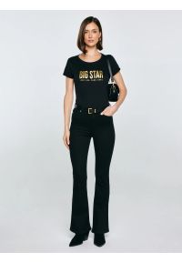 Big-Star - Koszulka damska z logo BIG STAR czarna Betta 906. Okazja: na co dzień. Kolor: czarny. Materiał: dzianina, skóra, jeans. Wzór: nadruk. Styl: casual, elegancki #4