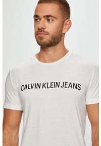Calvin Klein Jeans - T-shirt J30J307855. Okazja: na co dzień. Kolor: biały. Materiał: dzianina. Styl: casual #5