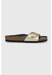 TOMMY HILFIGER - Tommy Hilfiger klapki skórzane TH MULE SANDAL GOLDEN damskie kolor złoty FW0FW07070. Kolor: złoty. Materiał: skóra. Wzór: gładki. Obcas: na obcasie. Wysokość obcasa: niski #1