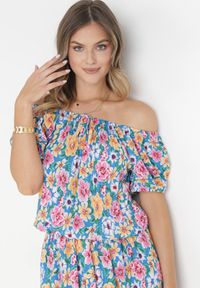 Born2be - Niebieska Sukienka Hiszpanka z Gumką w Pasie Cedrinth. Typ kołnierza: dekolt hiszpanka. Kolor: niebieski. Materiał: wiskoza, tkanina. Długość rękawa: krótki rękaw. Wzór: kwiaty, nadruk #2