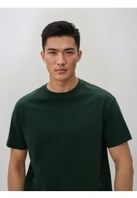 Reserved - Bawełniany t-shirt boxy - ciemnozielony. Kolor: zielony. Materiał: bawełna #1