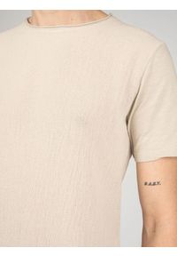 Xagon Man T-Shirt | P22082 V5 8300 | Mężczyzna | Beżowy. Okazja: na co dzień. Kolor: beżowy. Materiał: bawełna, elastan. Długość: długie. Styl: casual #3