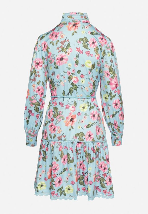 Born2be - Niebieska Koszulowa Sukienka ze Stójką i Falbanką Madalyn. Typ kołnierza: kołnierzyk stójkowy. Kolor: niebieski. Materiał: koronka. Typ sukienki: koszulowe