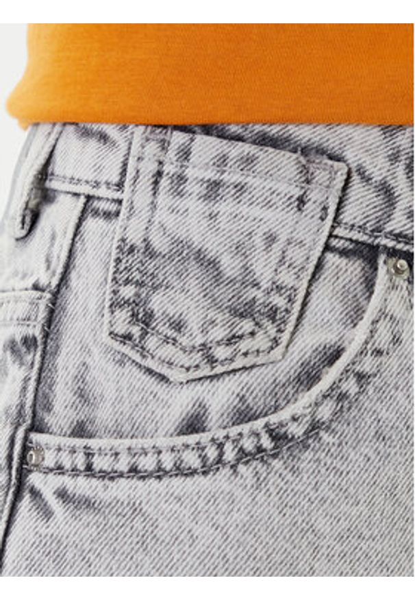 Mustang Szorty jeansowe Charlotte 1016558 Szary Mom Fit. Kolor: szary. Materiał: bawełna