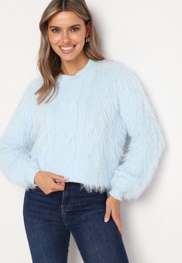 Born2be - Jasnoniebieski Sweter z Długim Włosiem i Dodatkiem Wełny Merithina. Kolor: niebieski. Materiał: wełna. Długość: długie. Styl: klasyczny, elegancki
