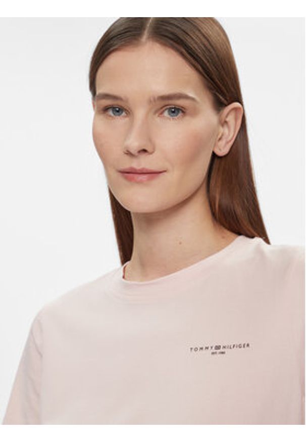TOMMY HILFIGER - Tommy Hilfiger T-Shirt 1985 WW0WW37877 Różowy Regular Fit. Kolor: różowy. Materiał: bawełna