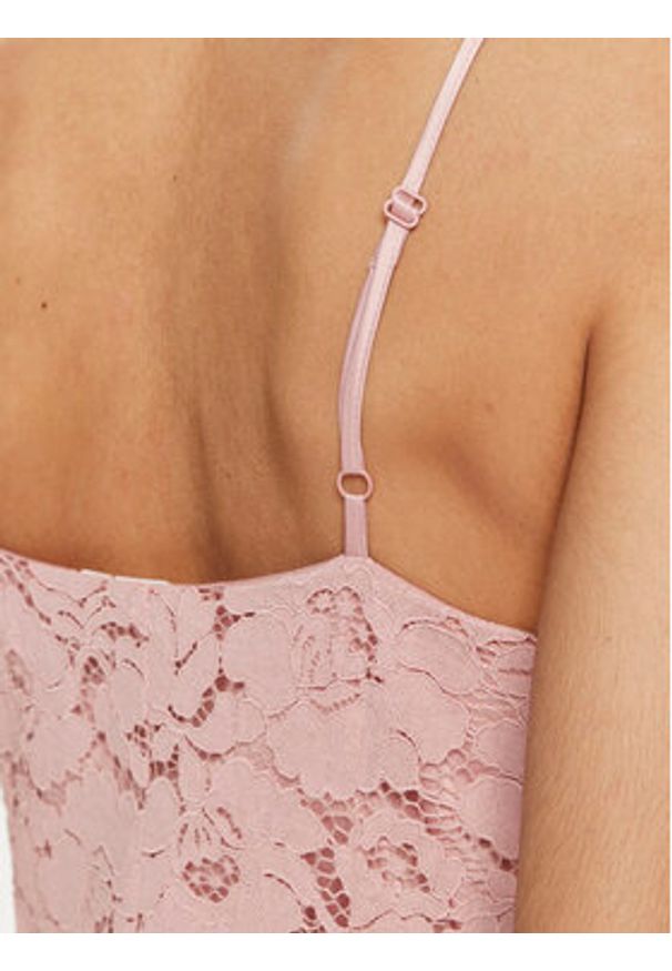 YAS Sukienka koktajlowa Milda 26032368 Różowy Regular Fit. Kolor: różowy. Materiał: bawełna. Styl: wizytowy