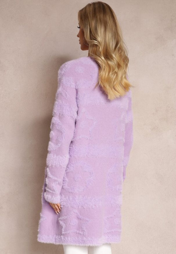 Renee - Fioletowy Długi Kardigan Puszysty Aborra. Kolekcja: plus size. Kolor: fioletowy. Materiał: dzianina, tkanina. Długość: długie. Wzór: aplikacja