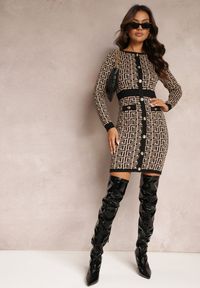 Renee - Brązowa Sukienka Mini ze Sweterkowego Materiału o Geometrycznym Motywie z Dodatkowymi Guzikami Isaela. Kolor: brązowy. Materiał: materiał. Wzór: geometria. Styl: elegancki. Długość: mini #3