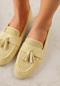 Born2be - Żółte Mokasyny z Imitacji Zamszu z Ozdobną Perforacją i Frędzlami Yenone. Okazja: na co dzień, na spotkanie biznesowe, do pracy. Kolor: żółty. Materiał: zamsz. Styl: casual, biznesowy, klasyczny #3