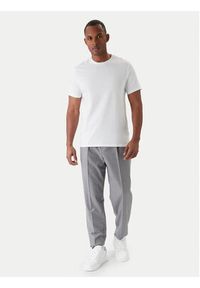 Calvin Klein Jeans T-Shirt LV040HM265 Biały Regular Fit. Kolor: biały. Materiał: bawełna #4