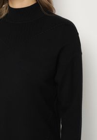 Born2be - Czarna Sweterkowa Sukienka Półgolf z Modalem i Wiskozą Ozdobiona Prążkowanymi Wstawkami Ennaira. Okazja: na spotkanie biznesowe. Kolor: czarny. Materiał: prążkowany, wiskoza. Długość rękawa: długi rękaw. Wzór: aplikacja. Styl: klasyczny, biznesowy #6