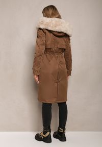 Renee - Brązowa Długa Kurtka Parka Nylonowa Płaszcz z Futrzanymi Wstawkami Rinale. Kolor: brązowy. Materiał: nylon, futro. Długość: długie