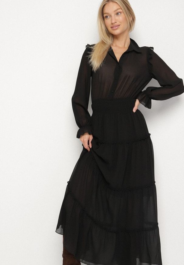 Born2be - Czarna Rozkloszowana Sukienka VICES Koszulowa w Stylu Retro Aravite. Okazja: na co dzień. Typ kołnierza: kołnierz z falbankami, dekolt w kształcie V, kołnierzyk klasyczny. Kolor: czarny. Długość rękawa: długi rękaw. Typ sukienki: koszulowe. Styl: retro