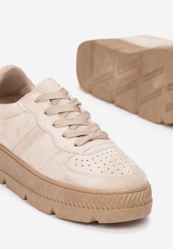 Renee - Beżowe Sneakersy z Perforacją na Żłobionej Podeszwie Riparian Rights. Kolor: beżowy. Materiał: skóra. Obcas: na platformie