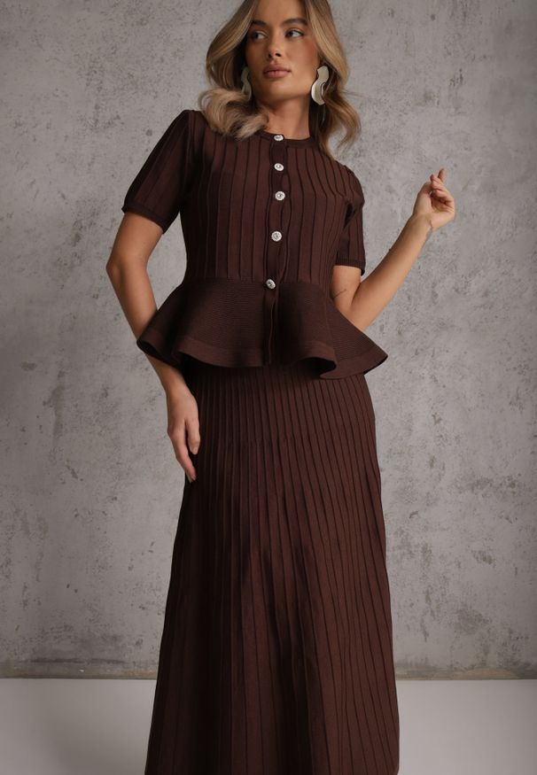 Renee - Brązowy Komplet z Wiskozą Bluzka z Guzikami i Baskinką i Spódnica Narinna. Kolor: brązowy. Materiał: wiskoza