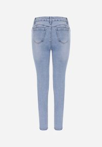 Born2be - Niebieskie Dopasowane Jeansy z Bawełną i Modelującym Przeszyciem Janiah. Okazja: do pracy, na co dzień. Kolor: niebieski. Styl: casual #3