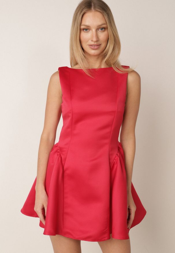 Born2be - Czerwona Elegancka Sukienka o Rozkloszowanym Kroju Bez Rękawów Eupene. Okazja: na co dzień. Kolor: czerwony. Długość rękawa: bez rękawów. Typ sukienki: proste, rozkloszowane. Styl: elegancki