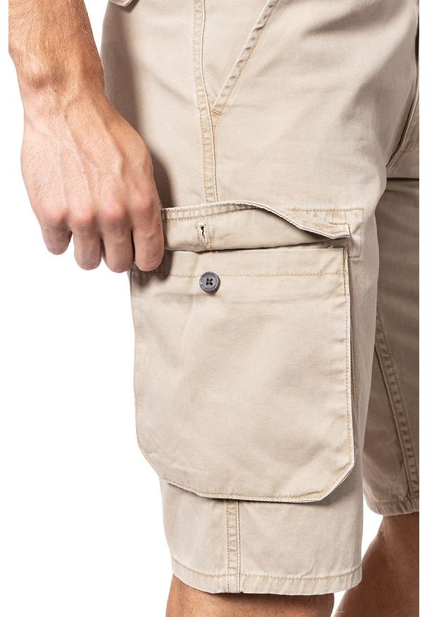 Wrangler - SPODENKI MĘSKIE WRANGLER CARGO SHORT CORNSTALK W15DKC335 112126788. Materiał: bawełna