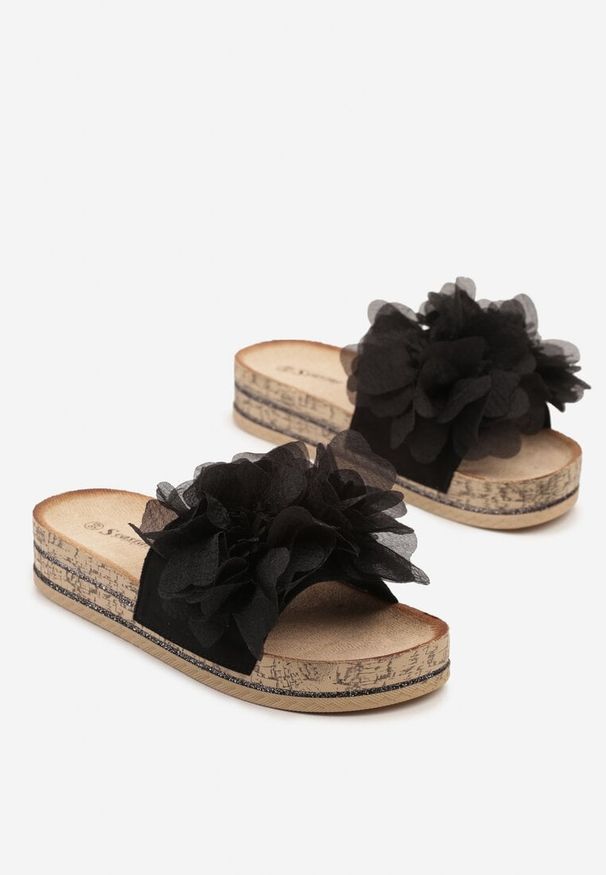 Born2be - Czarne Klapki Zdobione Kwiatową Aplikacją Tanaviela. Okazja: na co dzień. Kolor: czarny. Wzór: aplikacja, kwiaty. Obcas: na obcasie. Styl: casual. Wysokość obcasa: średni