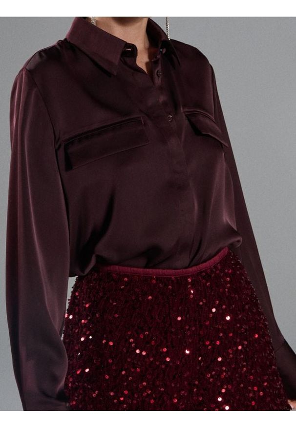 Sinsay - Gładka koszula z długim rękawem - czerwony. Kolor: czerwony. Długość rękawa: długi rękaw. Długość: długie. Wzór: gładki