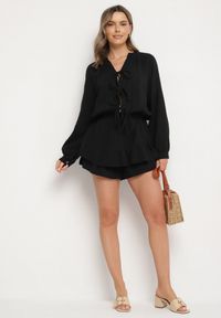 Born2be - Czarny Wiązany Bawełniany Kombinezon Boho z Falbankami i Wiązaniem Lalelia. Okazja: na co dzień, na imprezę. Kolor: czarny. Materiał: bawełna. Sezon: lato. Styl: boho #5