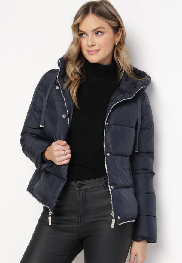 Born2be - Granatowa Pikowana Kurtka Płaszcz z Regulowaną Długością Maakana. Kolor: niebieski. Materiał: jeans, tkanina. Sezon: zima, jesień, wiosna. Styl: klasyczny, elegancki