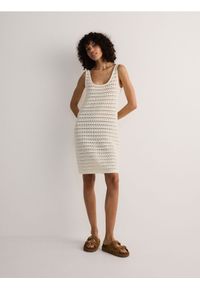 Reserved - Ażurowa sukienka - złamana biel. Materiał: bawełna, dzianina, wiskoza. Wzór: ażurowy. Typ sukienki: proste