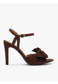 Ryłko - Ciemnobrązowe sandały damskie na szpilce. Okazja: na co dzień. Kolor: brązowy. Materiał: skóra, welur. Wzór: aplikacja. Obcas: na szpilce. Styl: casual, street, elegancki #1