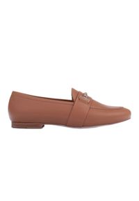 Marco Shoes Loafersy ze złotą ozdobą brązowe. Kolor: brązowy. Wzór: aplikacja