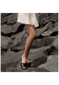 Marco Shoes Klapki Puerto Rey czarne. Kolor: czarny. Materiał: skóra. Obcas: na obcasie. Wysokość obcasa: średni #4