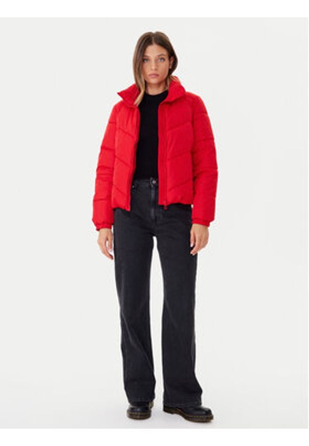 Vero Moda Kurtka zimowa Gario 10309844 Czerwony Regular Fit. Kolor: czerwony. Materiał: syntetyk. Sezon: zima