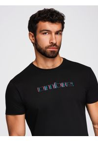 Ombre Clothing - Męski t-shirt z haftem na klatce piersiowej – czarny V1 - Rozmiar: L. Okazja: na co dzień. Kolor: czarny. Materiał: dzianina, bawełna. Długość: krótkie. Wzór: haft. Styl: casual, klasyczny