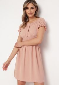 Born2be - Ciemnoróżowa Rozkloszowana Sukienka Typu Hiszpanka z Gumką w Pasie Tiadella. Okazja: na co dzień. Typ kołnierza: dekolt hiszpanka. Kolor: różowy. Długość rękawa: krótki rękaw. Sezon: wiosna, lato. Typ sukienki: proste. Styl: casual, elegancki #4